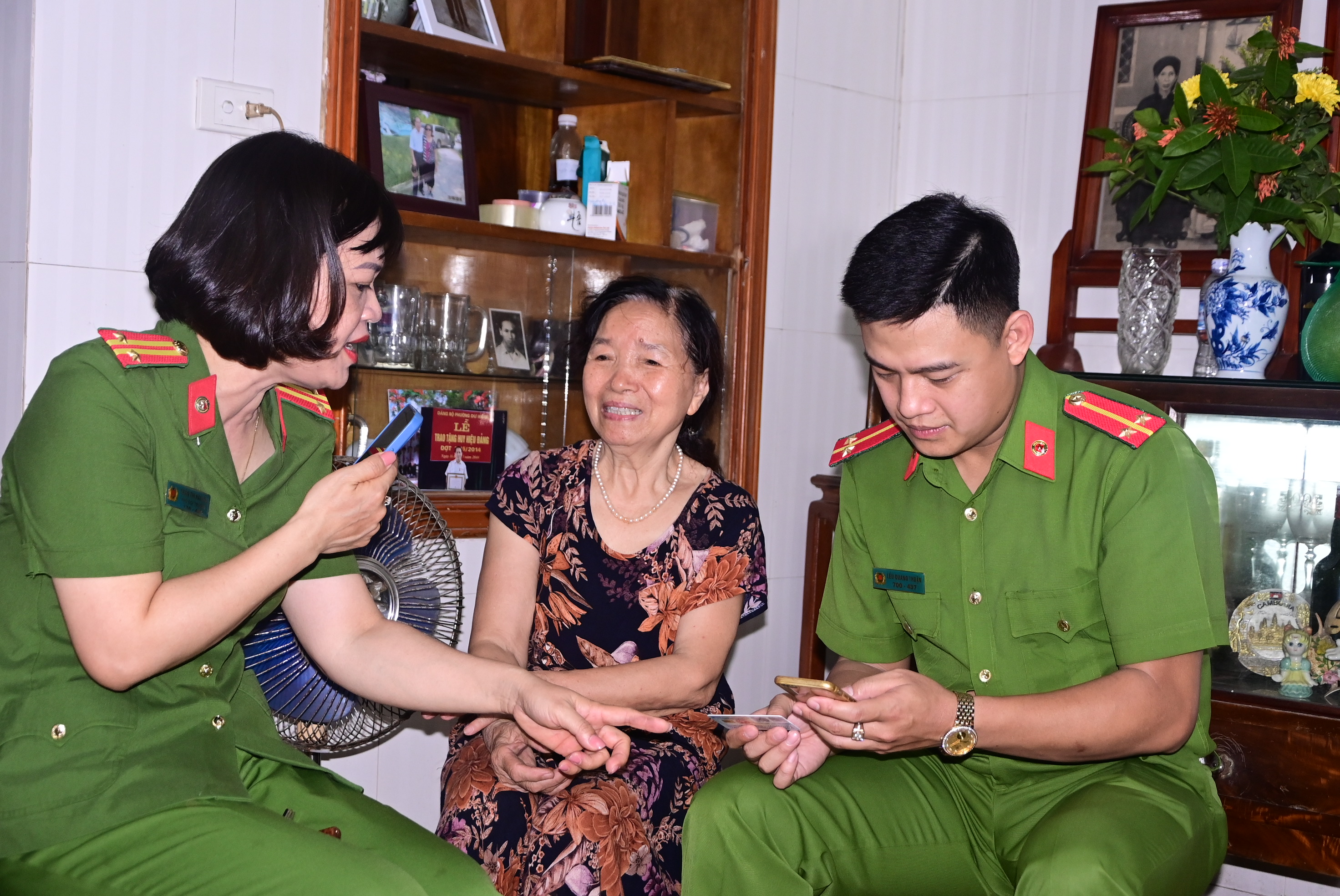 Người dân gửi thư cảm ơn Công an phường Cát Dài , Phòng Cảnh sát quản lý hành chính và trật tự xã hội